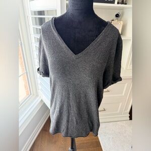 KIT AND ACE Grey V-Neck Short Sleeve Shirt Women’s Size Medium Cashmere Blend